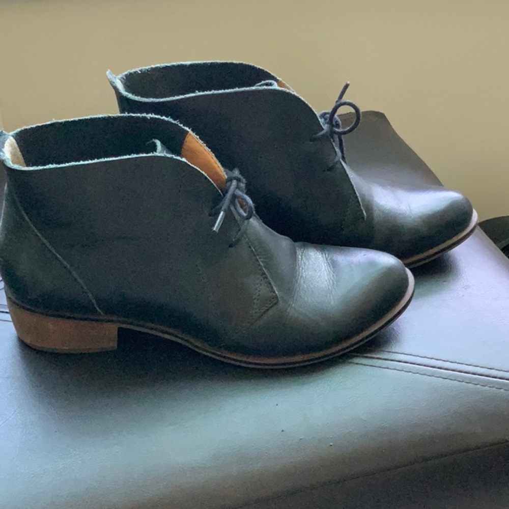 Nisolo Issa Chukka boot